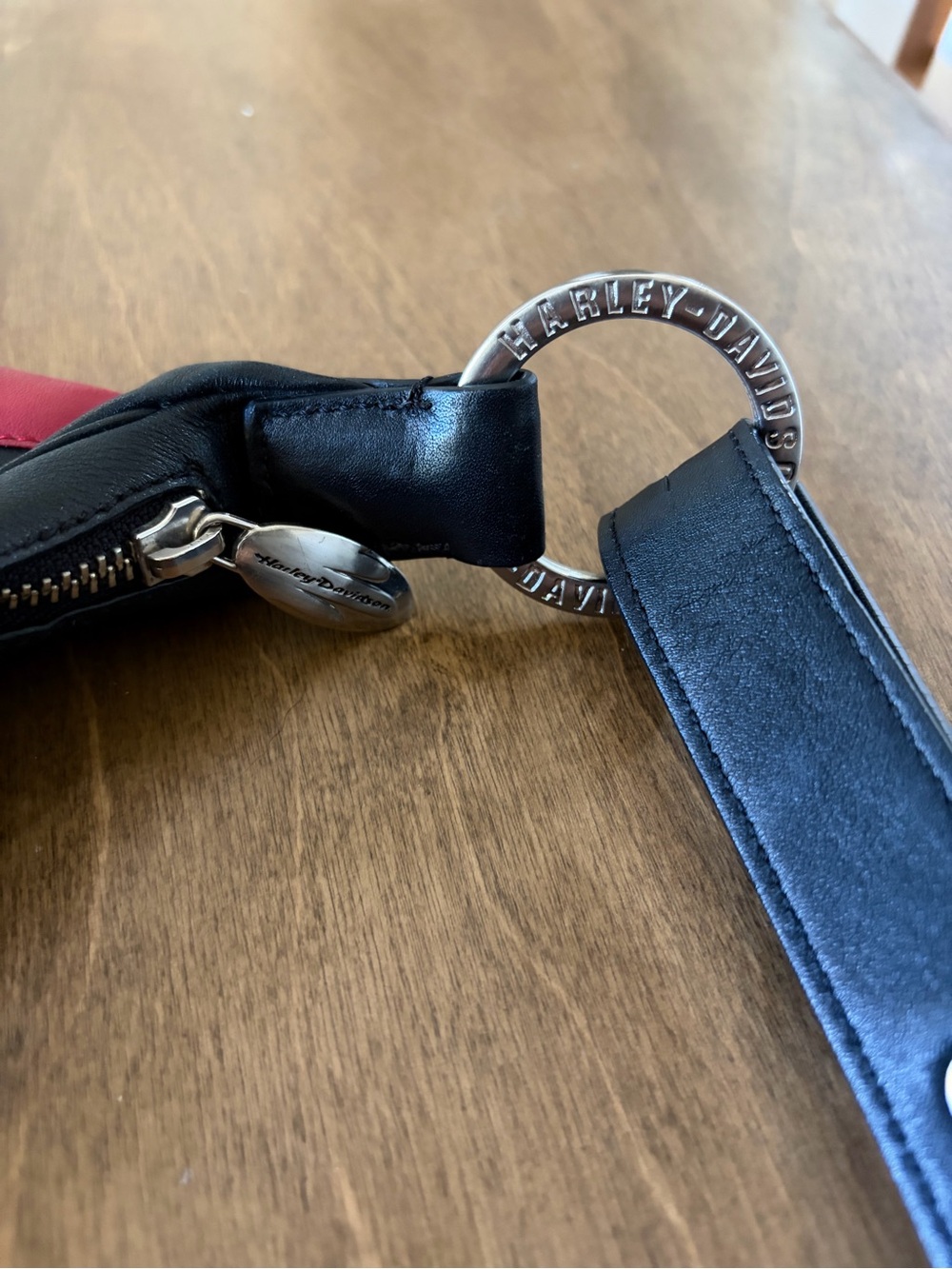 Vintage Harley-Davidson Black and Red Crescent Shoulder Bag - Picture 6 of 6